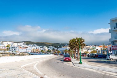 Yunanistan ve Avrupa 'nın Tinos limanı yakınlarındaki Tinos adasındaki Chora kasabasının kentsel manzarası