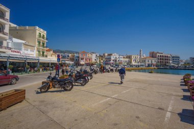 Yunanistan ve Avrupa 'nın Tinos limanı yakınlarındaki Tinos adasındaki Chora kasabasının kentsel manzarası