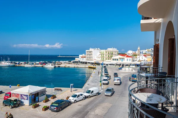 Yunanistan ve Avrupa 'nın Tinos limanı yakınlarındaki Tinos adasındaki Chora kasabasının kentsel manzarası