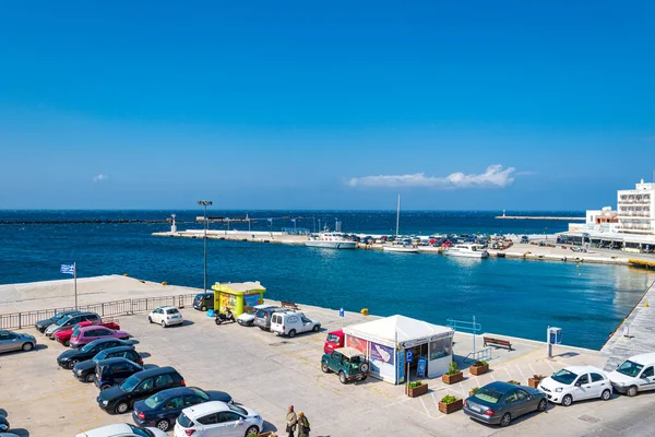 Yunanistan ve Avrupa 'nın Tinos limanı yakınlarındaki Tinos adasındaki Chora kasabasının kentsel manzarası