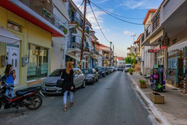 Yunanistan 'ın Mora kentindeki Messenia' nın batısında yer alan güzel sahil kenti Pylos kentinin kentsel manzarası
