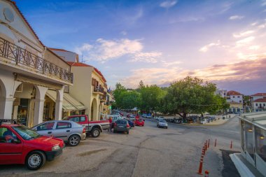 Yunanistan 'ın Mora kentindeki Messenia' nın batısında yer alan güzel sahil kenti Pylos kentinin kentsel manzarası