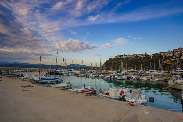 Yunanistan 'ın Mora kentindeki Messenia' nın batısında yer alan güzel sahil kenti Pylos kentinin kentsel manzarası