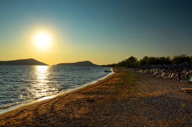 Messenia, Moreloponnese, Yunanistan ve Avrupa 'daki Gialova sahil kasabasının inanılmaz kumlu plajı..