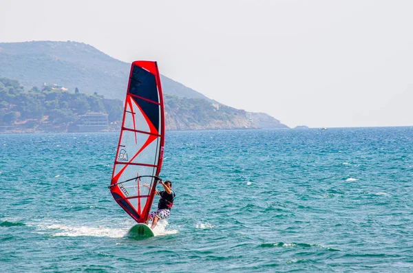 Windsurfers Kitesurfers Ride Navarino Bay Pylos City Greece Europe — стоковое фото