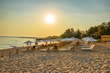 Messenia, Moreloponnese, Yunanistan ve Avrupa 'daki Romanos bölgesi yakınlarındaki Voidokoilia plajından güzel bir yaz manzarası