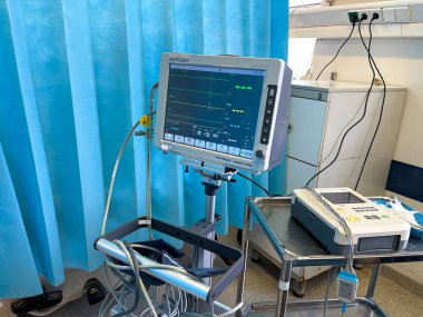 Smartsigns Compact 1200 12 inch Patient Monitor by Huntleigh is featured in the Omnia Global Medical Directory.