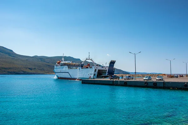 Porfyrousa Ferry Boat Arrives Diakofti Port Kythira Island Greece Europe —  Fotos de Stock
