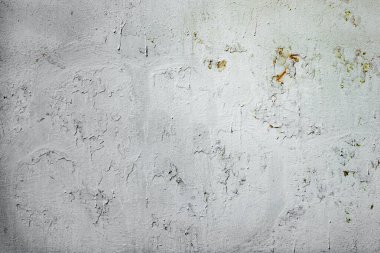 Çatlakları ve çizikleri olan metal bir duvarın dokusu arka plan olarak kullanılabilir.