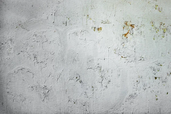 Çatlakları ve çizikleri olan metal bir duvarın dokusu arka plan olarak kullanılabilir.