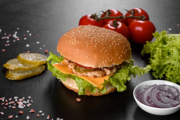Délicieux Hamburger Grill Frais Avec Pain Fromage Viande Alimentation Malsaine — Photo