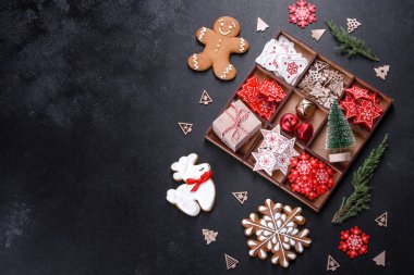 Noel ağaçları ve zencefilli ekmek için Noel süsleri. Noel ve Yeni Yıl için Hazırlık