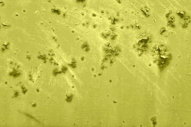 Çatlakları ve çizikleri olan metal bir duvarın dokusu arka plan olarak kullanılabilir.