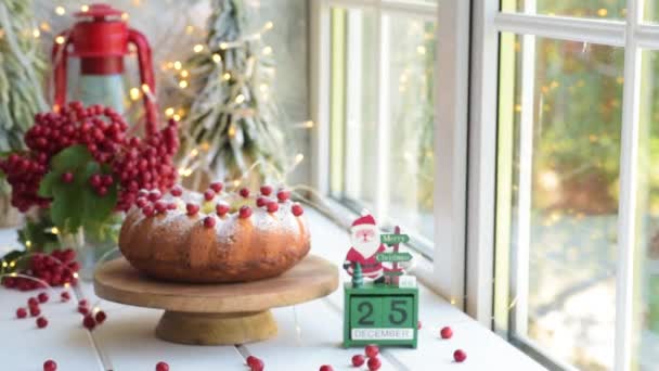 Traditionele Kerst Cranberry Taart Voorbereiding Van Feestelijke Tafel Voor Viering — Stockvideo