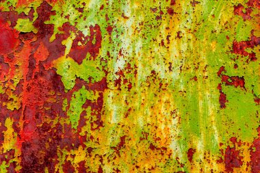 Çatlakları ve çizikleri olan metal bir duvarın dokusu arka plan olarak kullanılabilir.