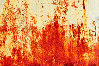 Çatlakları ve çizikleri olan metal bir duvarın dokusu arka plan olarak kullanılabilir.