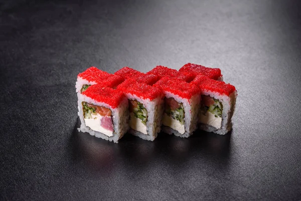 Sushi Roll Sushi Krewetkami Awokado Serem Śmietankowym Sezamem Menu Sushi — Zdjęcie stockowe
