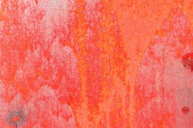 Çatlakları ve çizikleri olan metal bir duvarın dokusu arka plan olarak kullanılabilir.