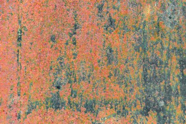 Çatlakları ve çizikleri olan metal bir duvarın dokusu arka plan olarak kullanılabilir.