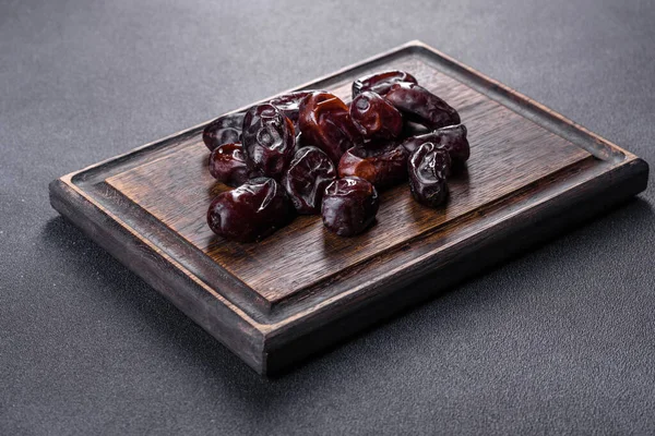 Beautiful Delicious Dates Dark Concrete Background Tasty Healthy Fruit — Stock Photo, Image