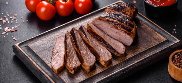 Cooked Grilled Chuck Eye Roll Steak Chopping Board Dark Background — Stock Photo, Image