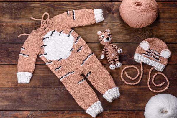 Beautiful Knitted Tiger Threads Toy Made Your Own Hands Year — стоковое фото