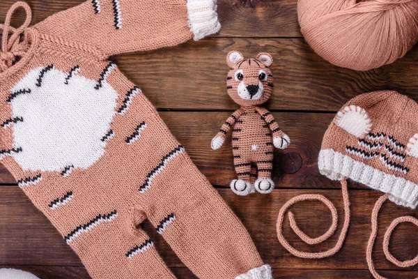 Beautiful Knitted Tiger Threads Toy Made Your Own Hands Year — стоковое фото