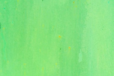 Çatlakları ve çizikleri olan metal bir duvarın dokusu arka plan olarak kullanılabilir.