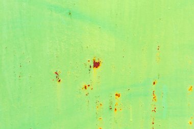 Çatlakları ve çizikleri olan metal bir duvarın dokusu arka plan olarak kullanılabilir.