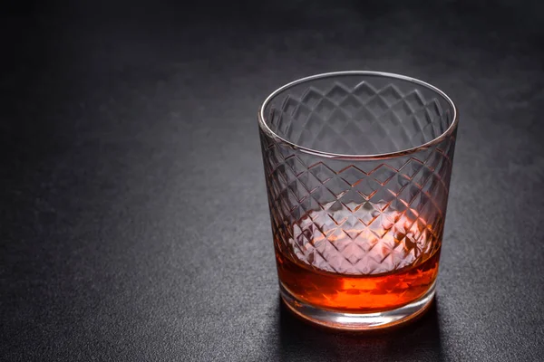 Glass Whiskey Black Stone Table Top View Copy Space — Stock Photo, Image