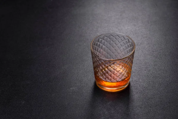 Verre Whisky Sur Une Table Pierre Noire Vue Supérieure Avec — Photo