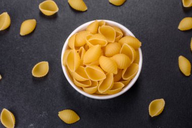 İtalyan çiğ makarnası, üst görünüm, farklı türde makarna.