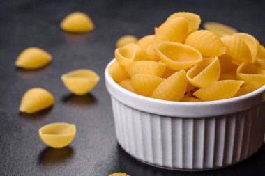 İtalyan çiğ makarnası, üst görünüm, farklı türde makarna.