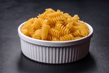 İtalyan çiğ makarnası, üst görünüm, farklı türde makarna.