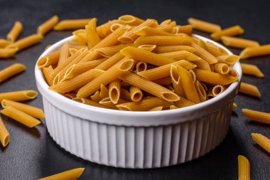 İtalyan çiğ makarnası, üst görünüm, farklı türde makarna.