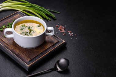 Domuz pastırmalı bezelye çorbası. Metin için boşluk, üst görünüm