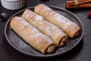 Geleneksel Romen veya Moldova balkabaklı strudel vertuta. Kırsal biçim.