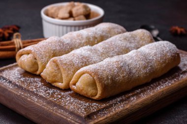 Geleneksel Romen veya Moldova balkabaklı strudel vertuta. Kırsal biçim.