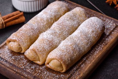 Geleneksel Romen veya Moldova balkabaklı strudel vertuta. Kırsal biçim.