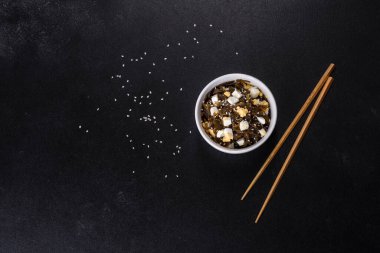 Deniz lahanası salatası menü konsepti sağlıklı beslenme. yiyecek arkaplan görünümü