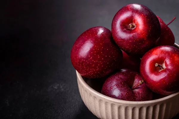 Delicious Fresh Apples Red Dark Concrete Background Home Garden Harvest — Stock Photo, Image