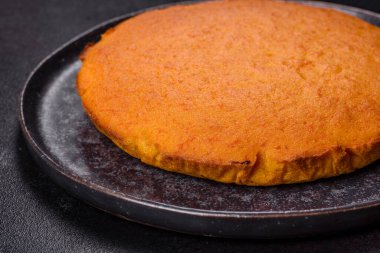 Krem şanti ve tarçınlı kabak turtası.