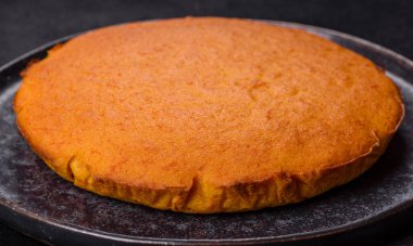 Krem şanti ve tarçınlı kabak turtası.