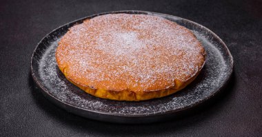 Krem şanti ve tarçınlı kabak turtası.