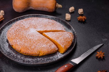 Krem şanti ve tarçınlı kabak turtası.