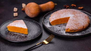 Krem şanti ve tarçınlı kabak turtası.