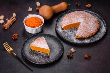 Krem şanti ve tarçınlı kabak turtası.