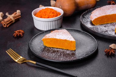 Krem şanti ve tarçınlı kabak turtası.