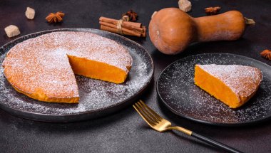 Krem şanti ve tarçınlı kabak turtası.