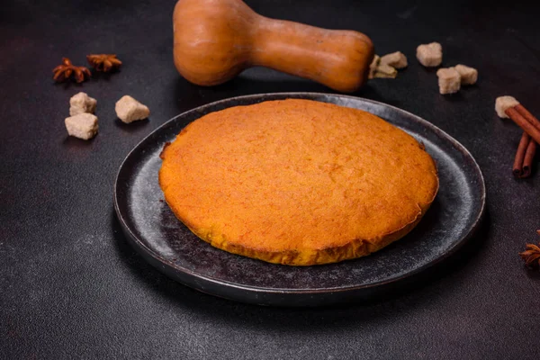 Krem şanti ve tarçınlı kabak turtası.